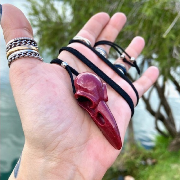 🖤Handmade red resin skull raven bird necklace - Picture 11 of 11